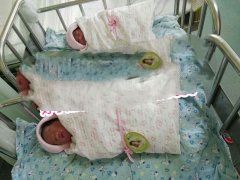 恭喜曾先生夫妇喜得双胞胎